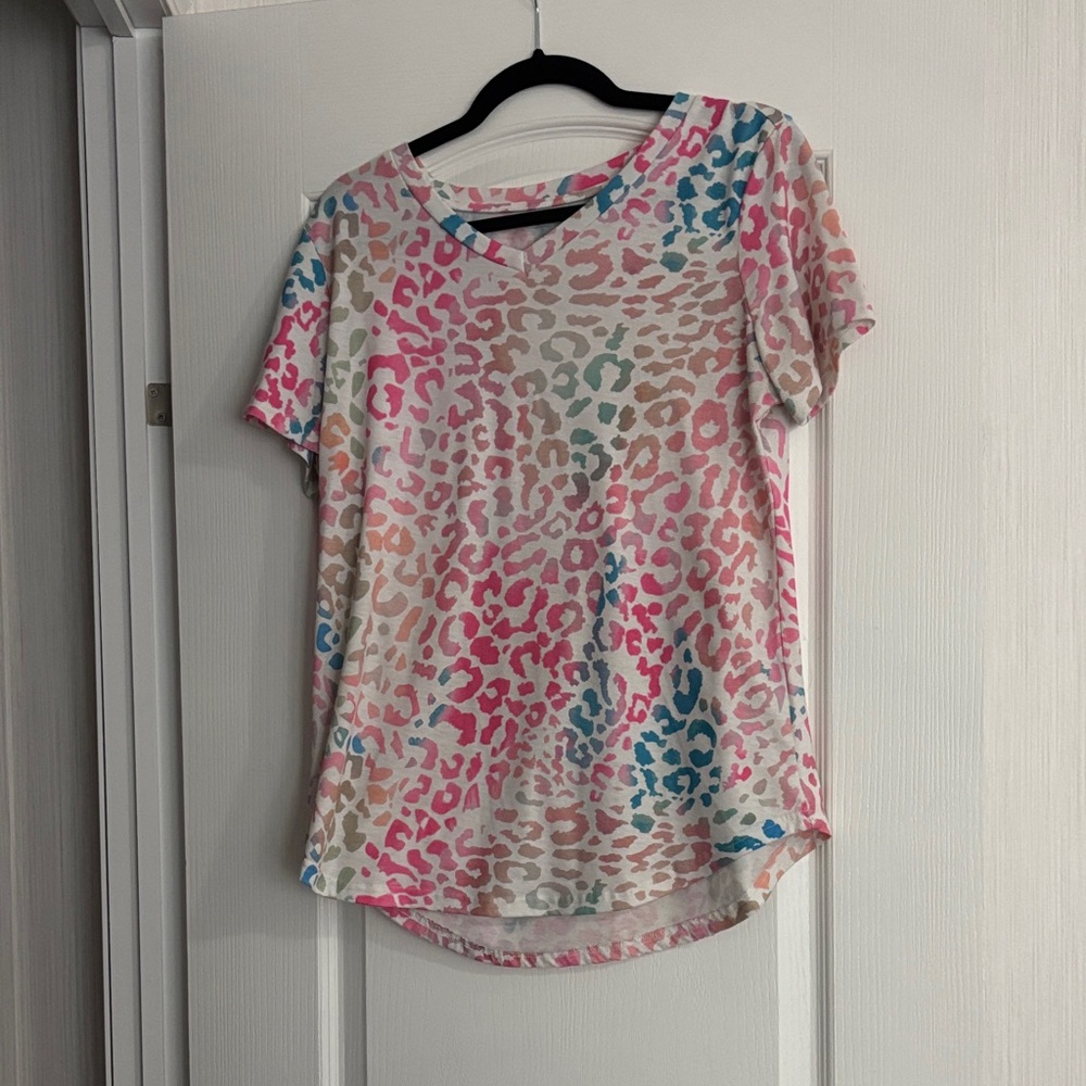 Colorful cheetah tee